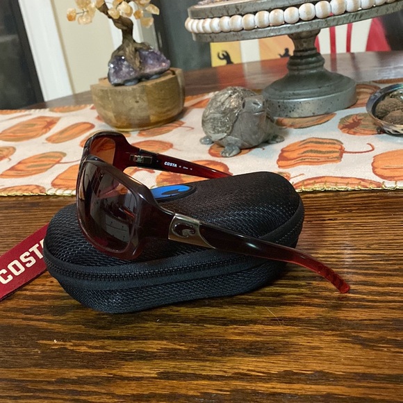 Red Costa Isabella - Picture 3 of 7